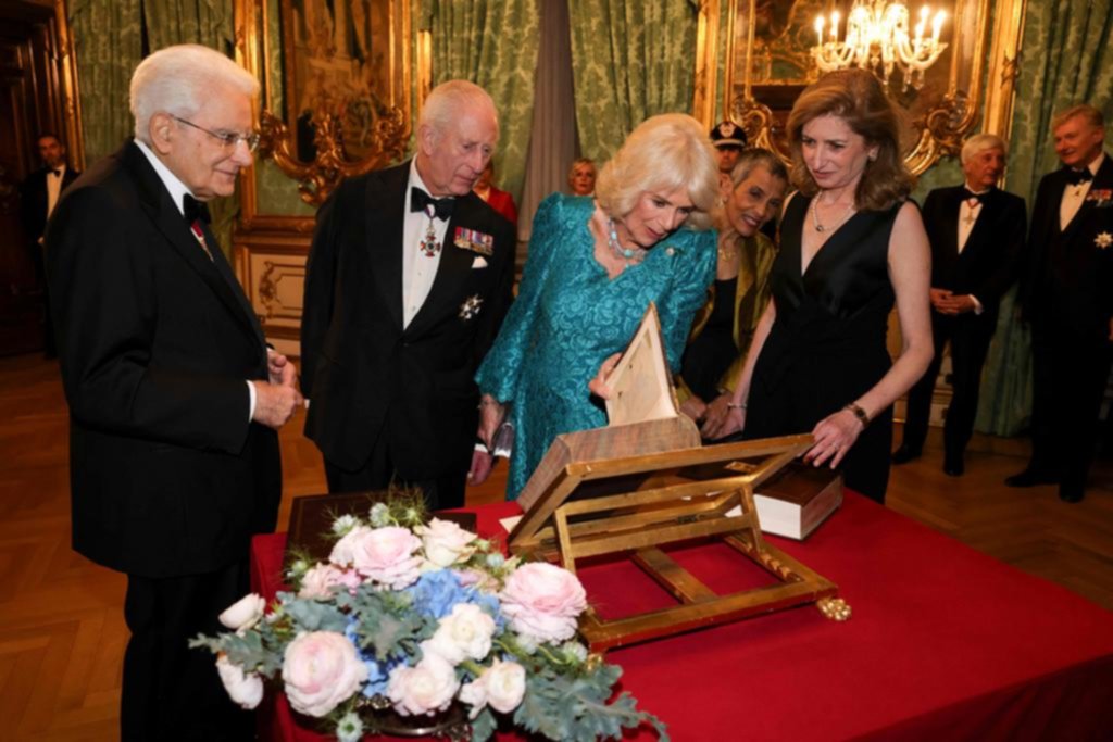 Carlos III se reunió con el Papa y llamó a pregonar la paz en Italia
