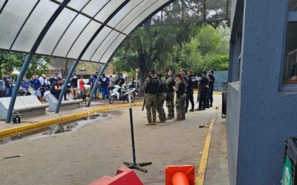 Allanamientos y nuevos detenidos por la batalla de barras y sindicalistas en La Plata
