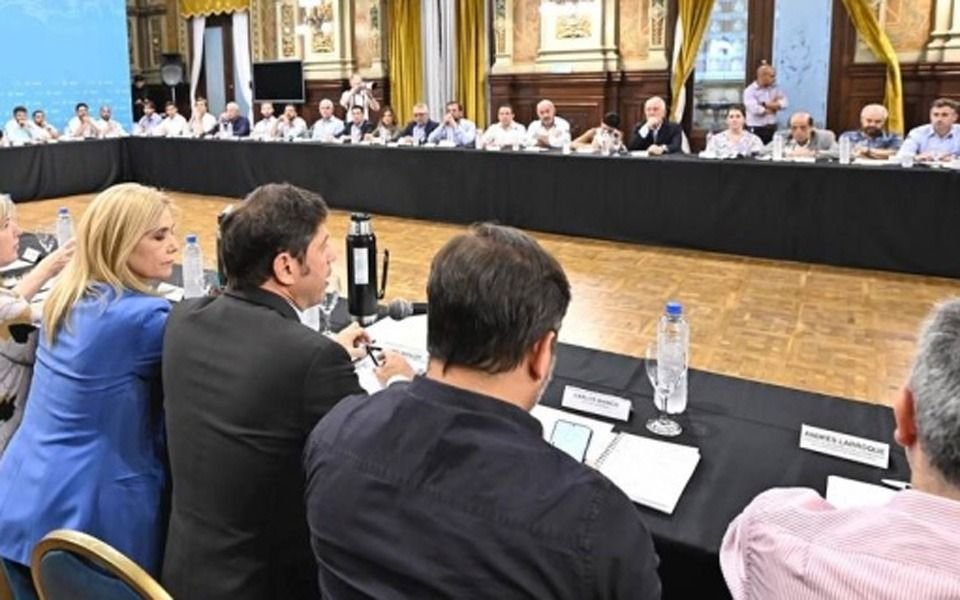 Kicillof juntó a sus intendentes y pidió trabajar por la unidad