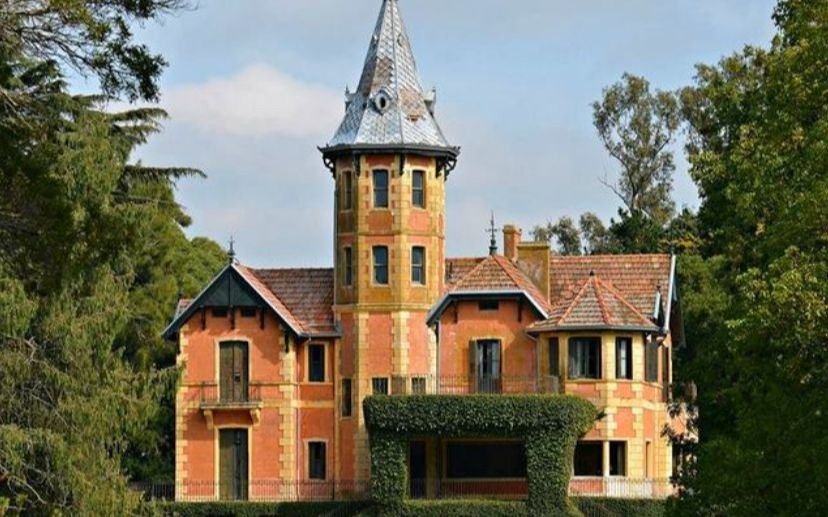 El castillo escondido sobre la Ruta 2 que se puede visitar y pocos conocen su historia