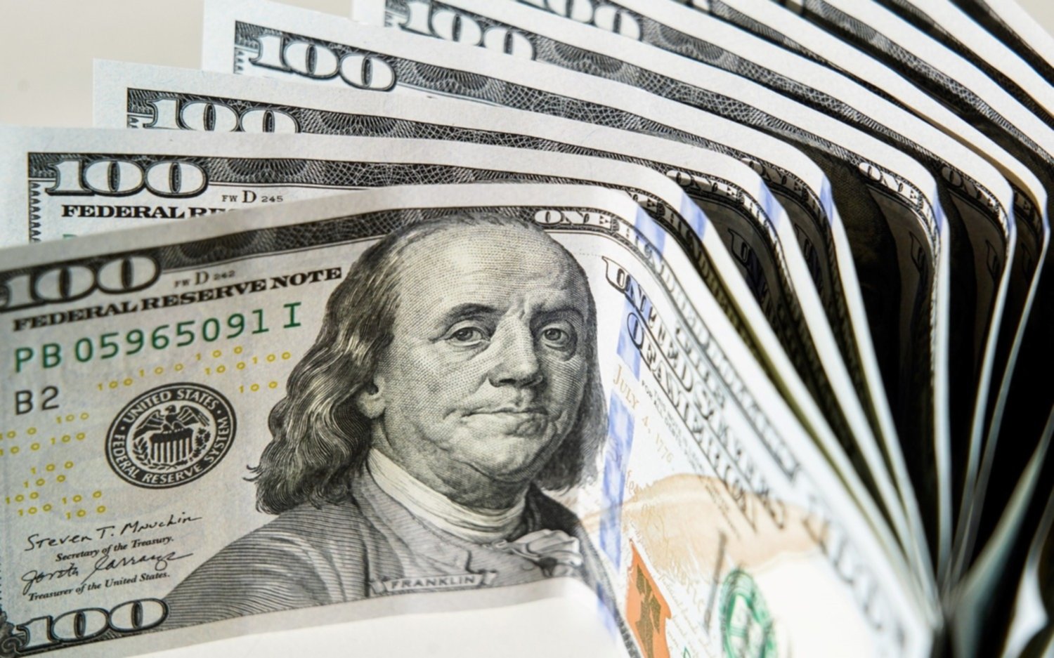 Máximas expectativas por la cotización del dólar este lunes y los posibles efectos devaluatorios