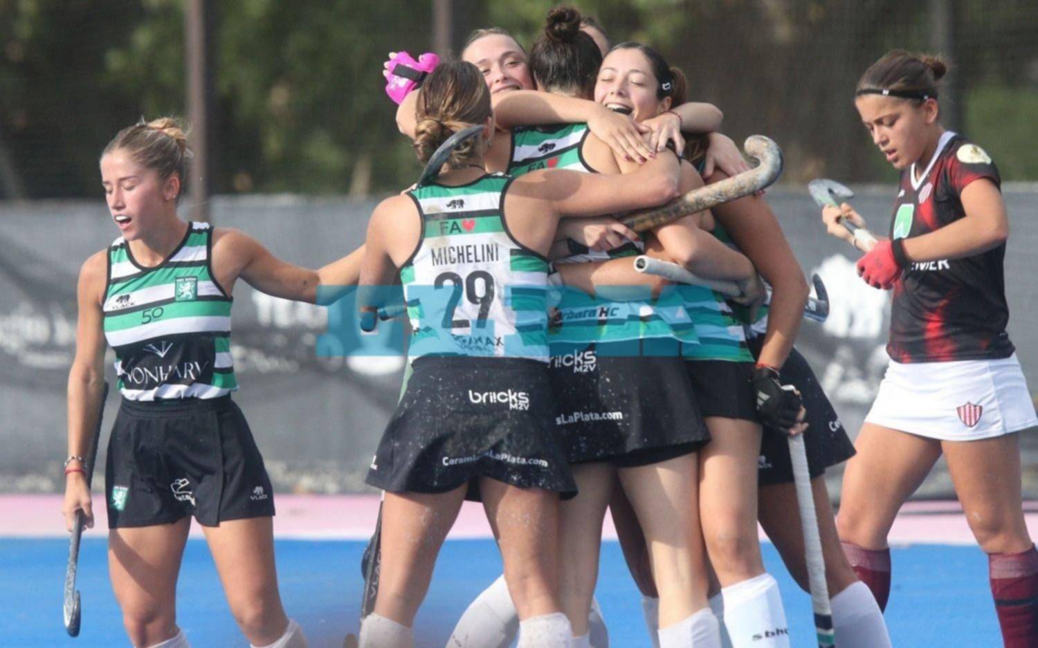 Santa hizo clink caja y abrochó el primer triunfo en hockey femenino