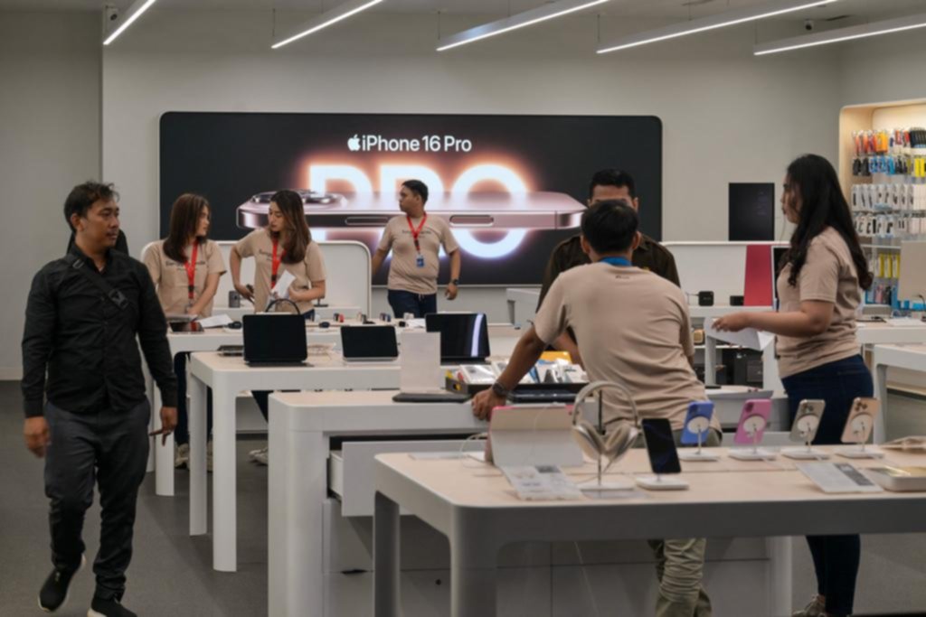 ¡Con el iPhone, noooo!: otra marcha atrás de Trump