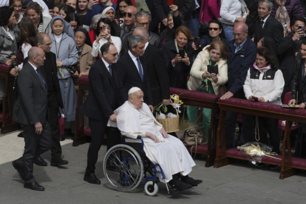 El Papa volvió a aparecer en la Plaza de San Pedro