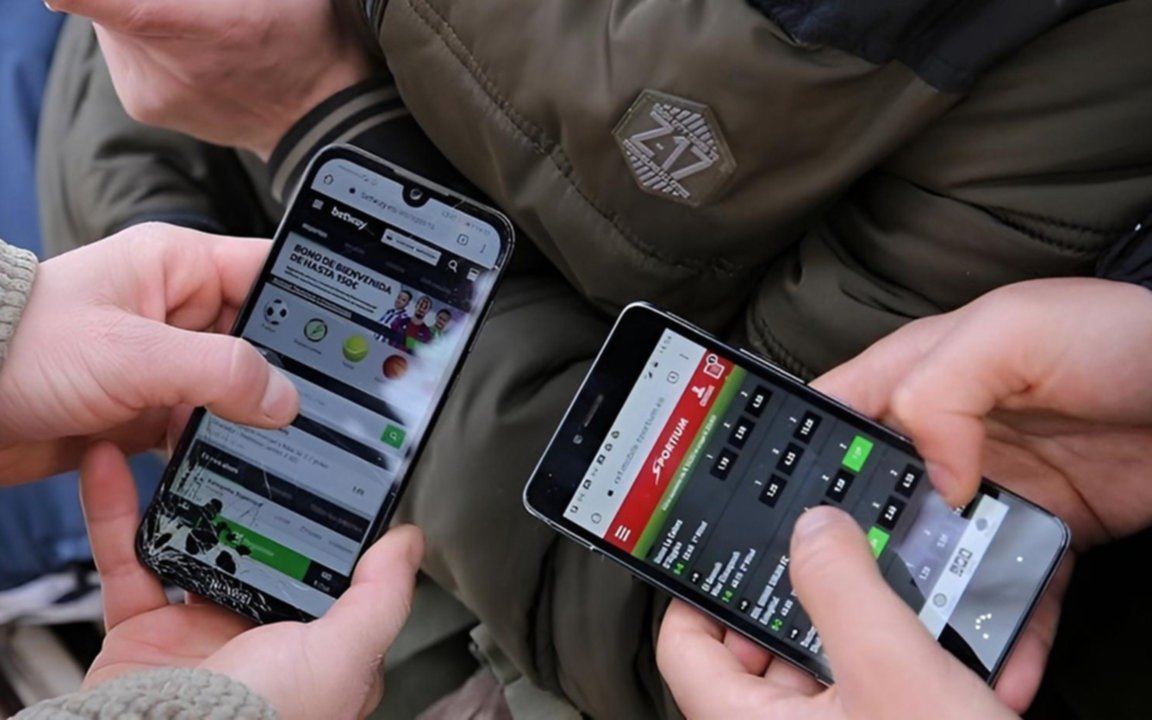 Advierten por los peligros de las apuestas online en la adolescencia