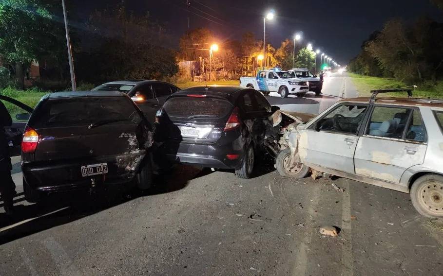 En La Plata, cuatro autos protagonizaron un brutal choque en cadena y uno de los conductores se dio a la fuga