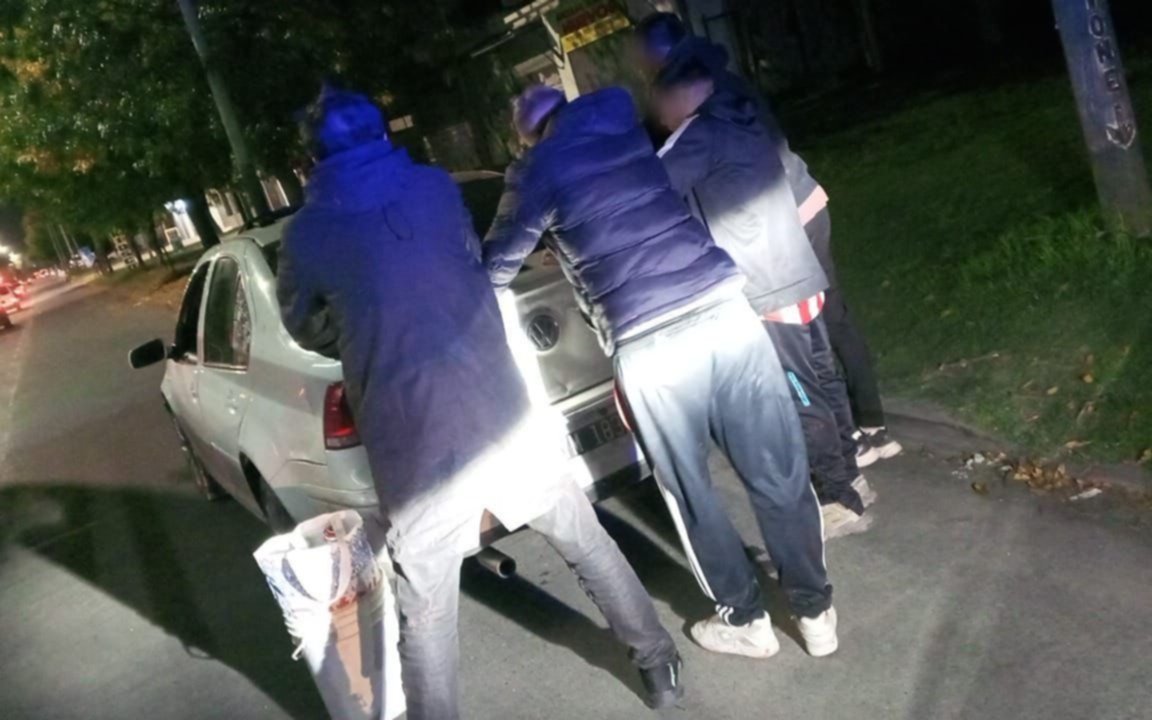 Hinchas de Estudiantes detenidos por pintadas a metros del Hospital de Niños