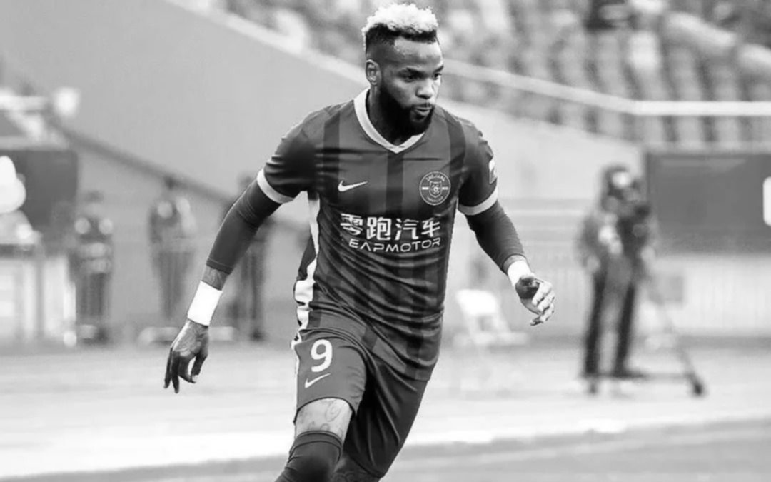 Conmoción por la muerte del ex goleador de la Liga de Turquía: cayó desde un undécimo piso