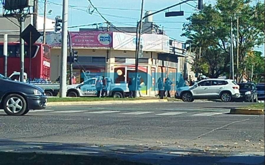 Conmoción en La Plata por una vecina que se descompensó a bordo de un micro y murió