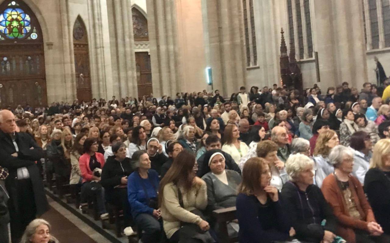 Una multitud en la Catedral de La Plata por la Misa Crismal