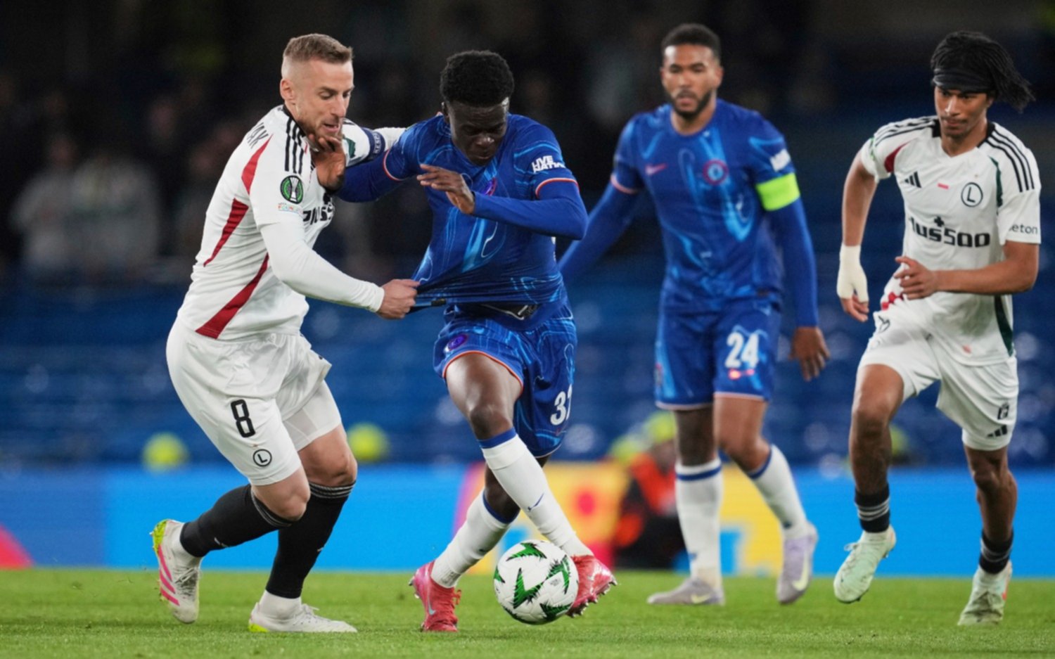 Chelsea cayó ante Legia de Varsovia 2 a 1, pero clasificó a las semifinales de la Conference League