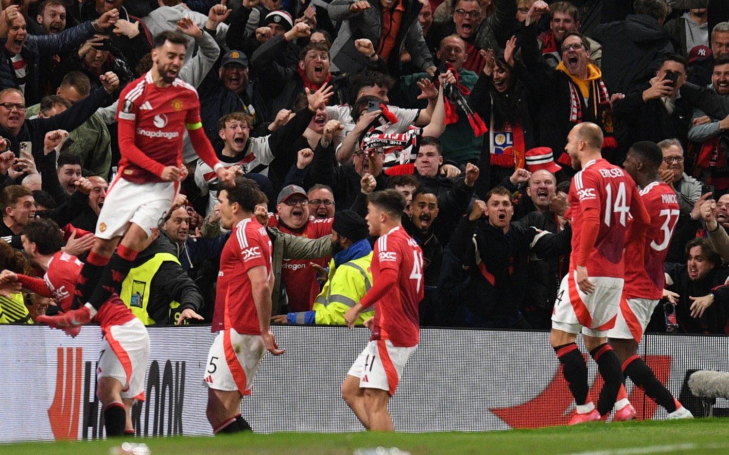 Manchester United le dio vuelta la serie al Lyon, le ganó 5 a 4 y clasificó a las semifinales de la Europa League