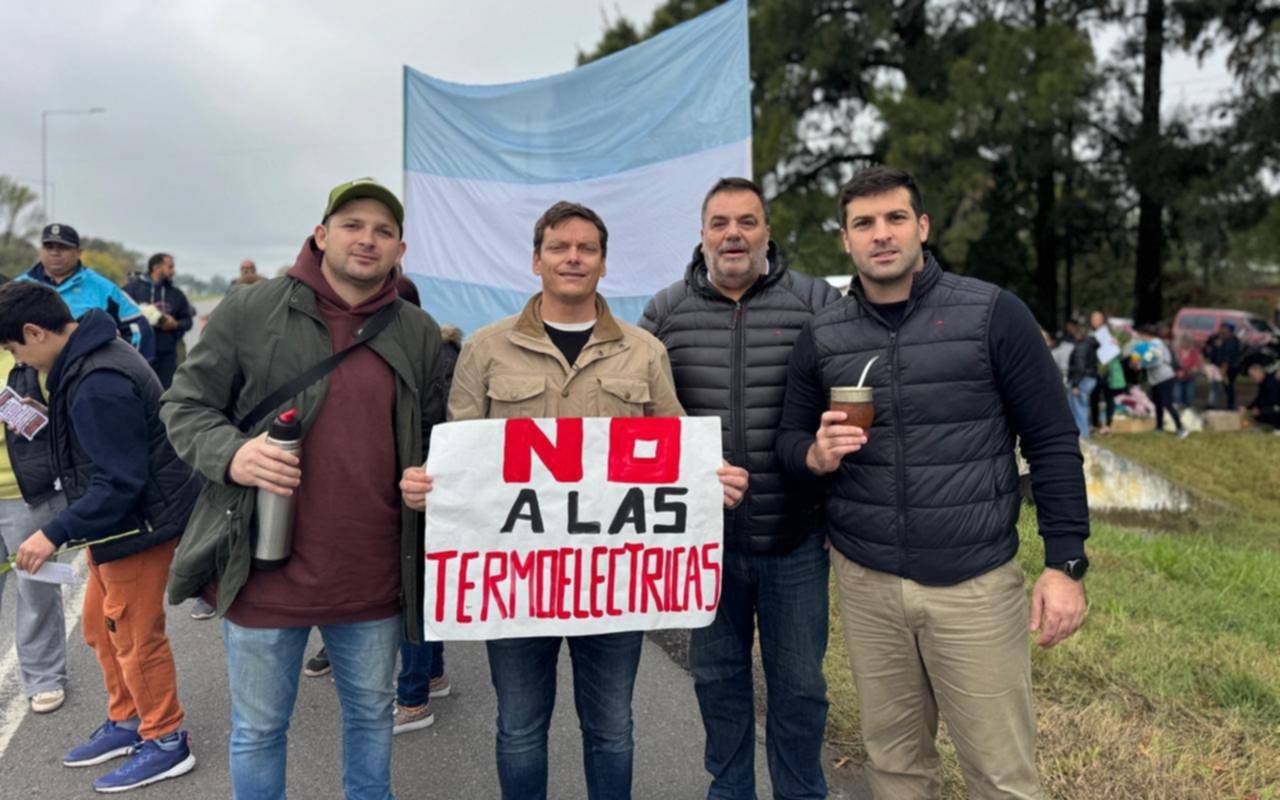 Referentes de la UCR de La Plata participaron de la protesta vecinal contra las Termoeléctricas