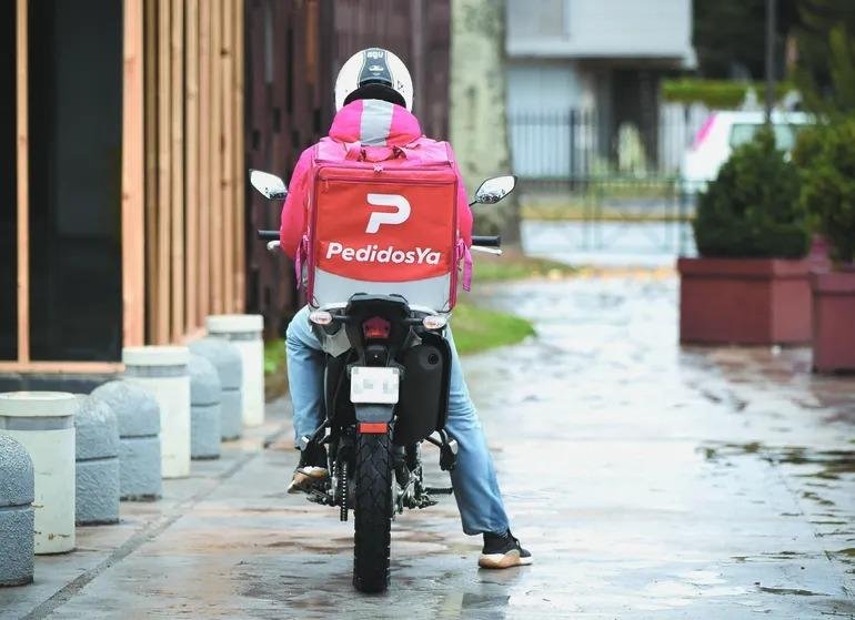 Ser delivery en La Plata: al borde de la tragedia por ganarse el pan