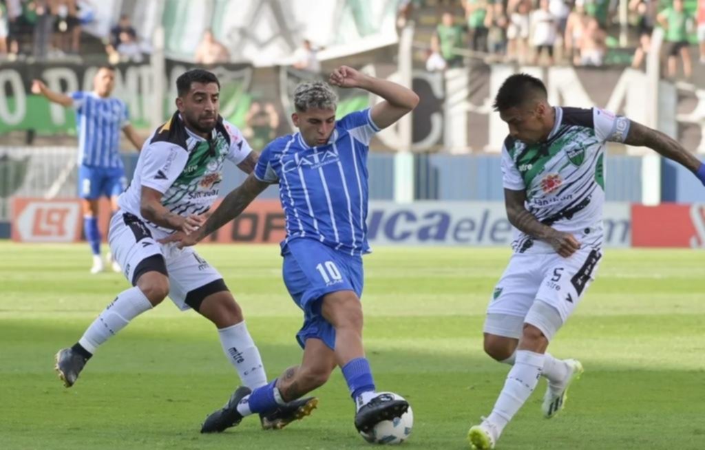 Se juega el Clásico de Cuyo entre el Santo y el Tomba
