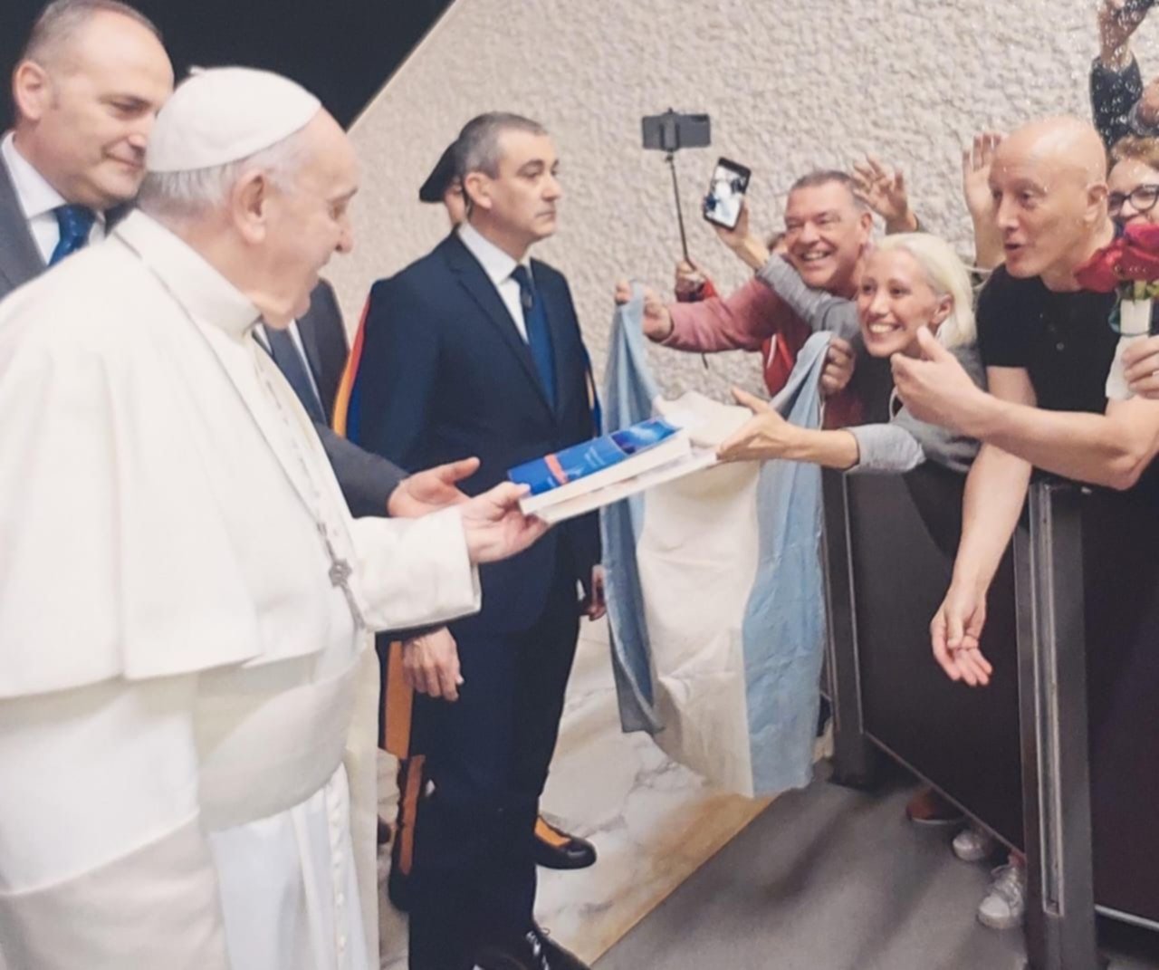Tu foto con el Papa Francisco: enviala al WhatsApp de EL DIA