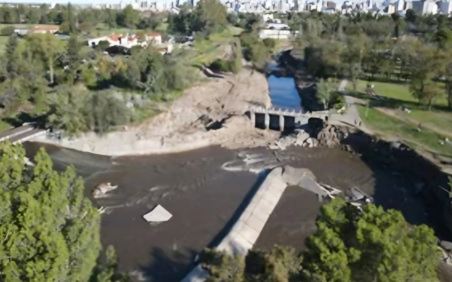 Bahía Blanca avanza en el análisis y ejecución de obras hídricas tras la inundación