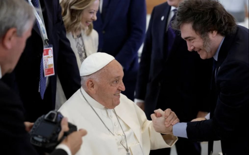 Milei viaja a Roma para asistir al funeral del papa Francisco
