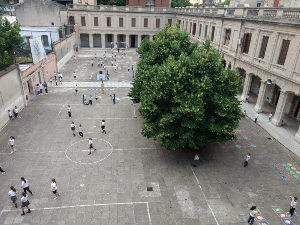 Sin clases en colegios católicos por la muerte del Papa