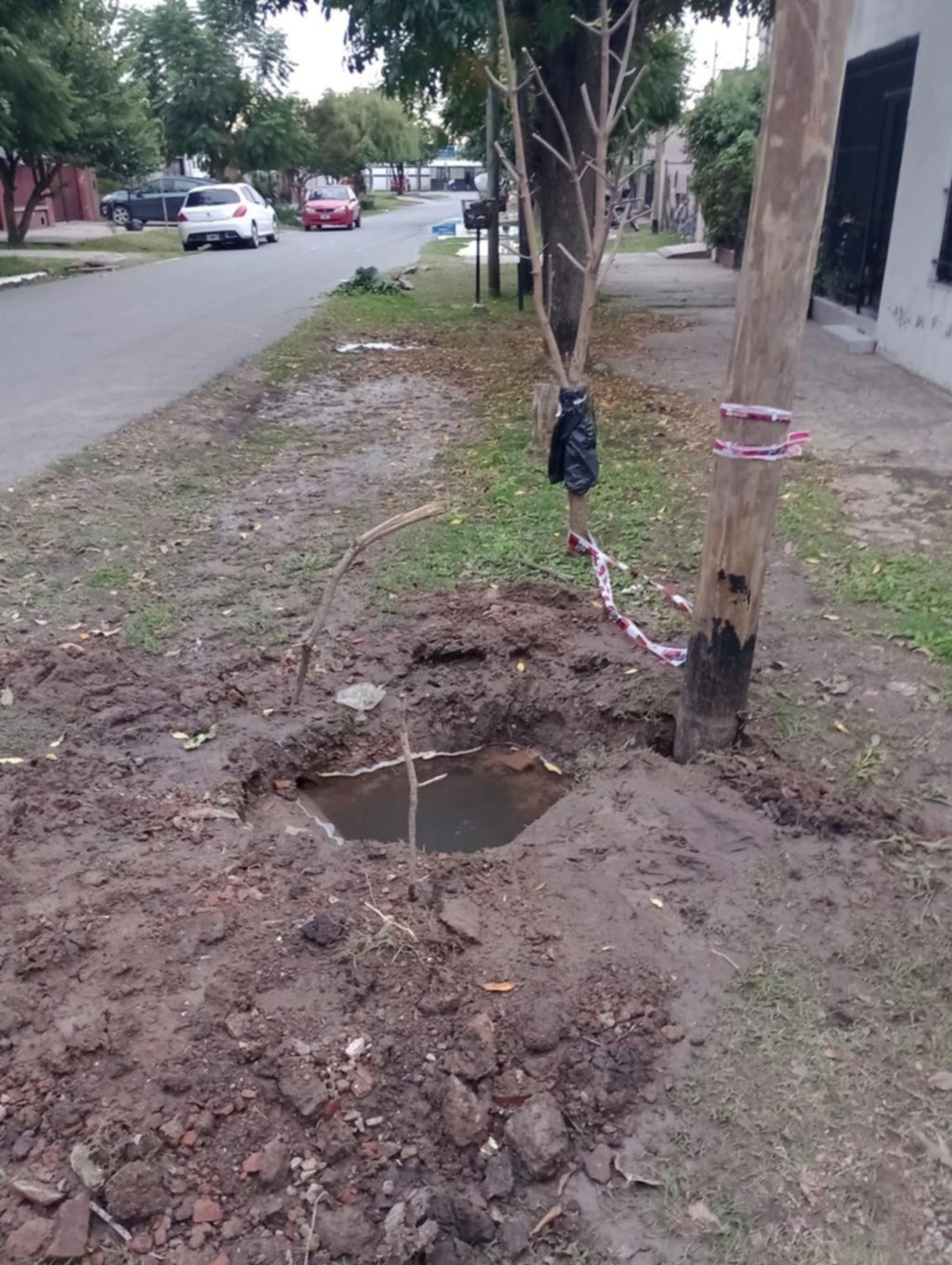 Colocaron postes y dejaron sin agua a los vecinos