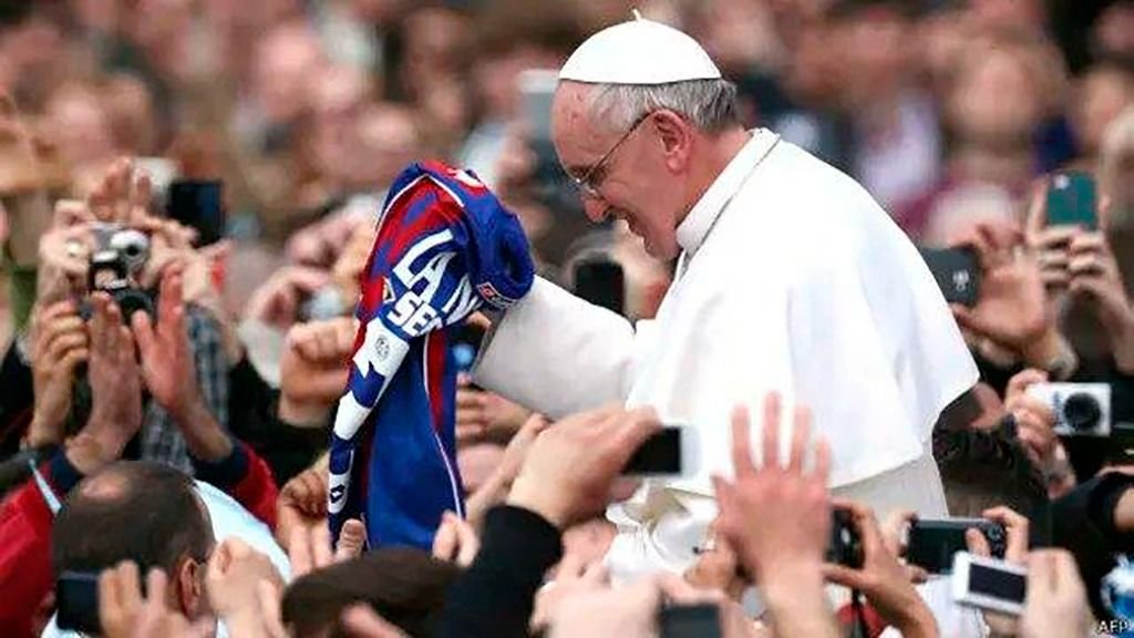 El mundo del fútbol llora y despide al papa Francisco