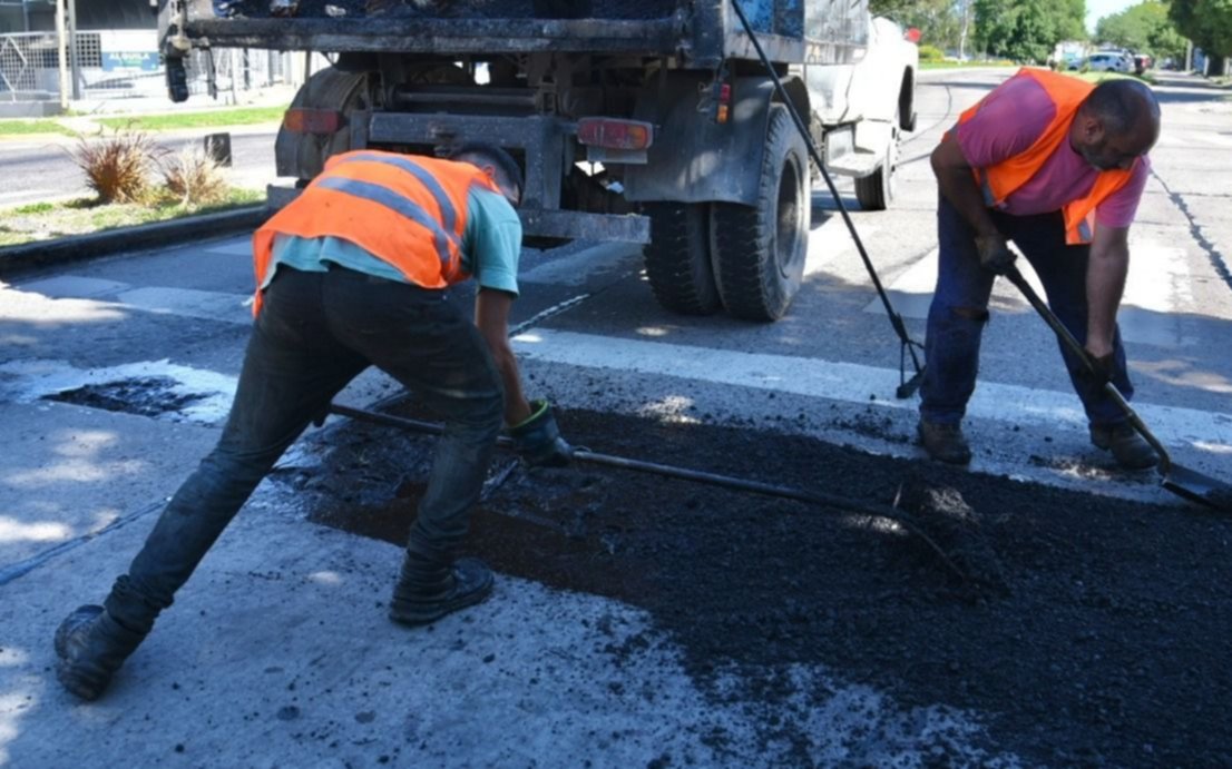 Obras de bacheo en barrios de La Plata: el mapa de los cortes y desvíos para este martes 22 de abril