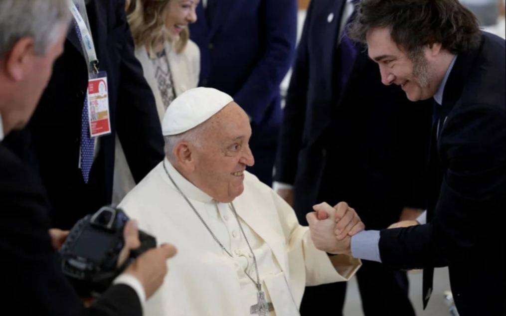 Milei viaja este jueves al funeral del Papa Francisco: quiénes lo acompañarán