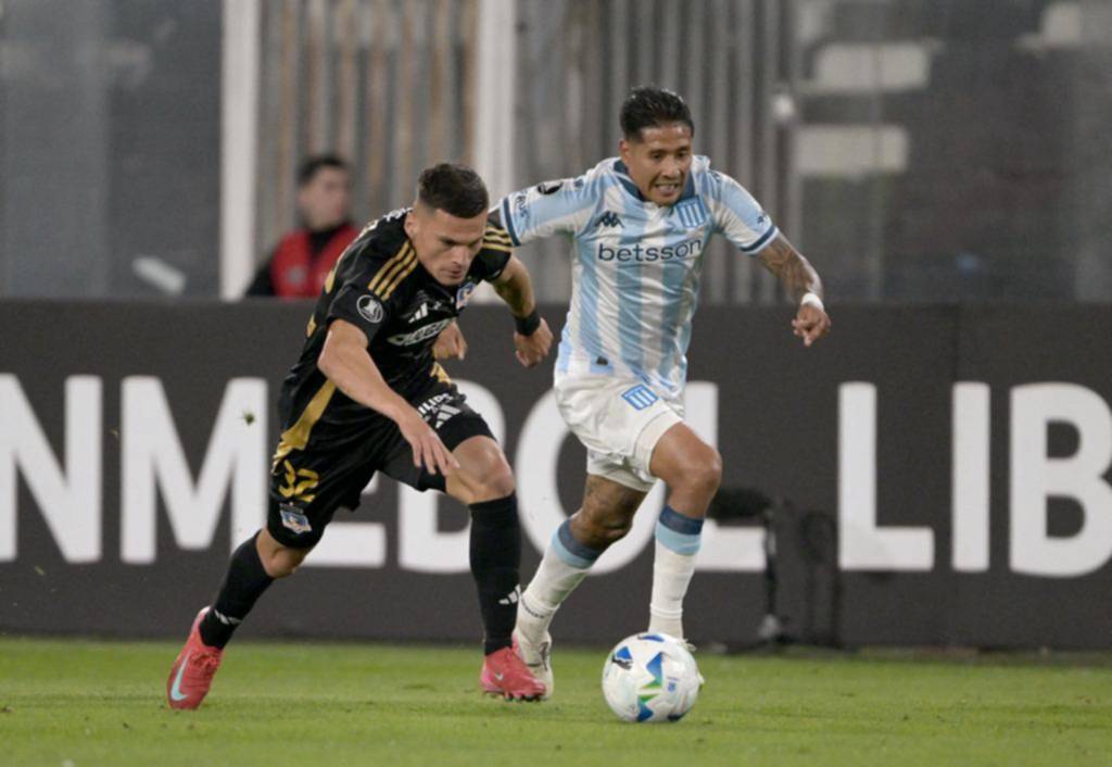 Racing rescató un empate en Santiago