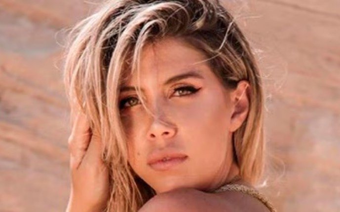 Wanda Nara subió una foto con el papa Francisco de fondo y causó gran rechazo en las redes