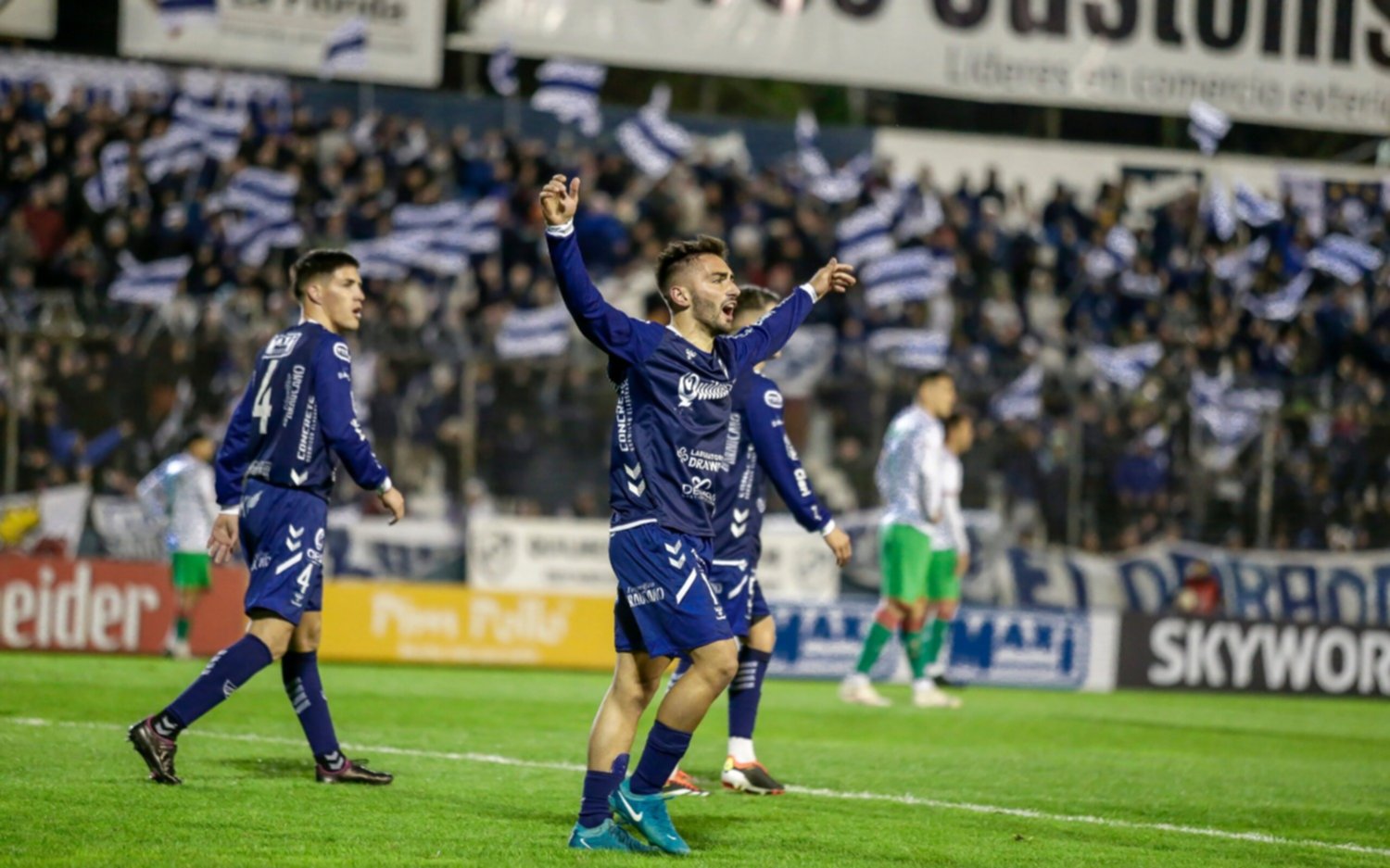 Quilmes realiza práctica táctica con equipos mixtos sin revelar el once titular para enfrentar a Almagro