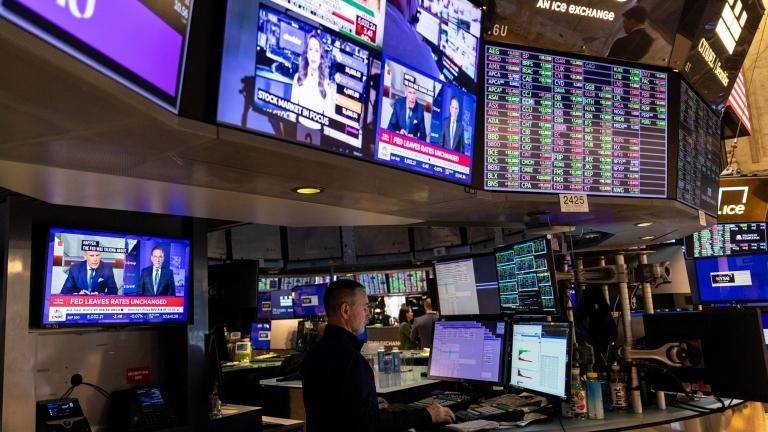 Leve suba en Wall Street por datos de empresas