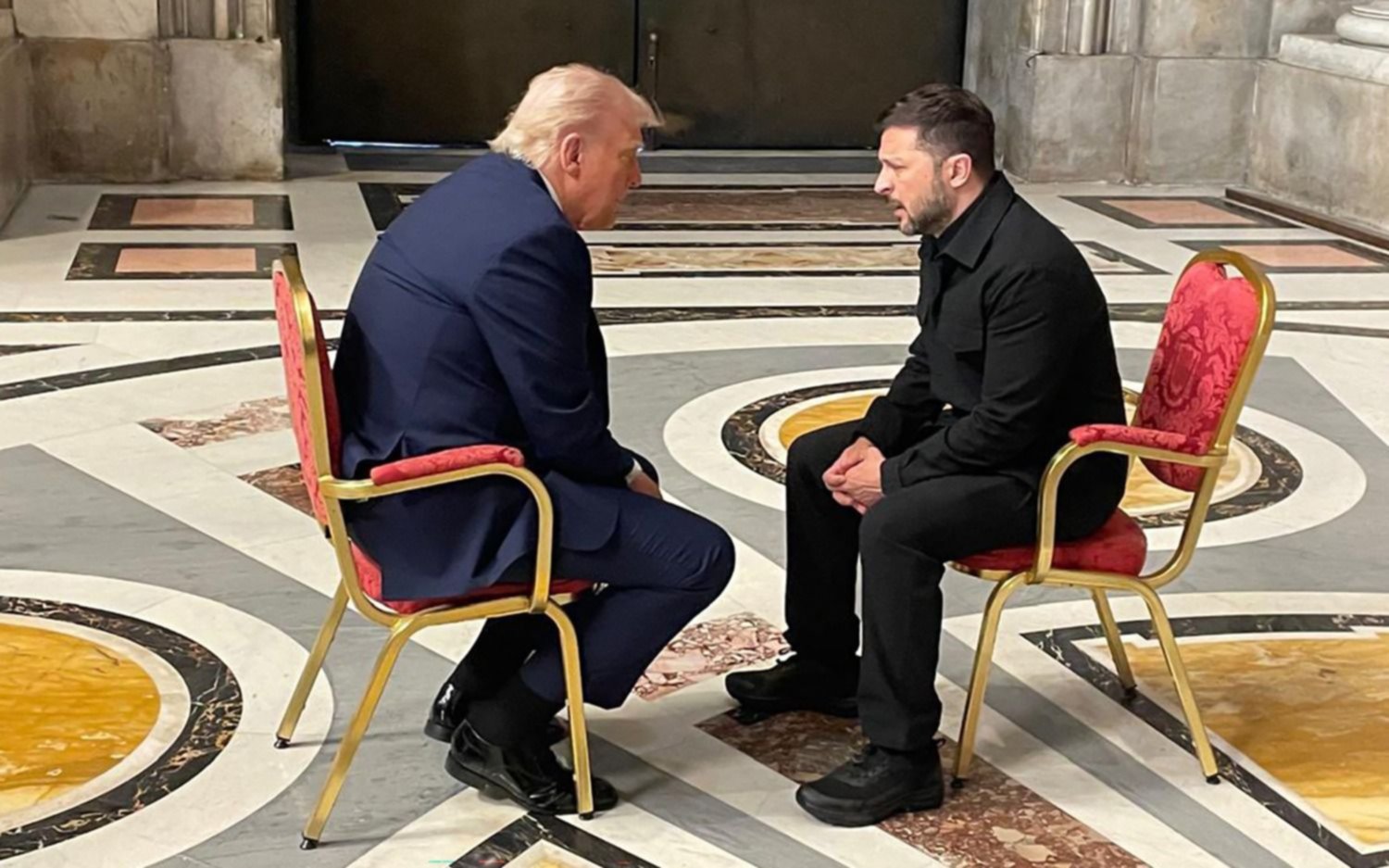 Tras la pelea a gritos, Trump y Zelenski se reunieron en la Basílica de San Pedro