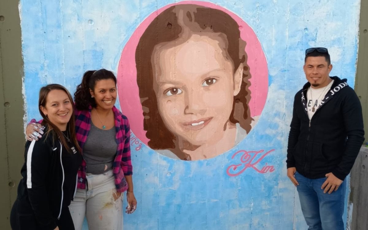 El mural que homenajea a Kim Gómez quedó listo: la obra de una reconocida artista platense