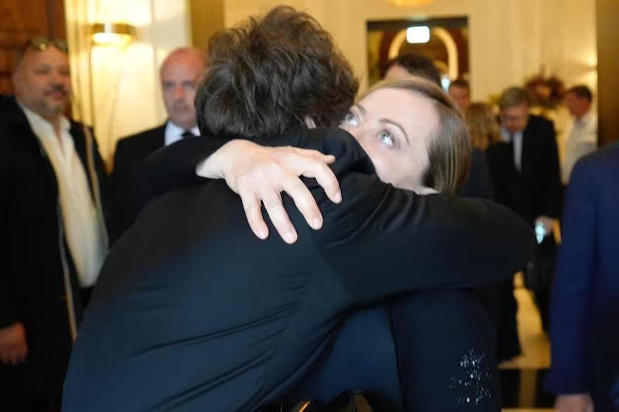 La buena sintonía de Milei con Giorgia Meloni