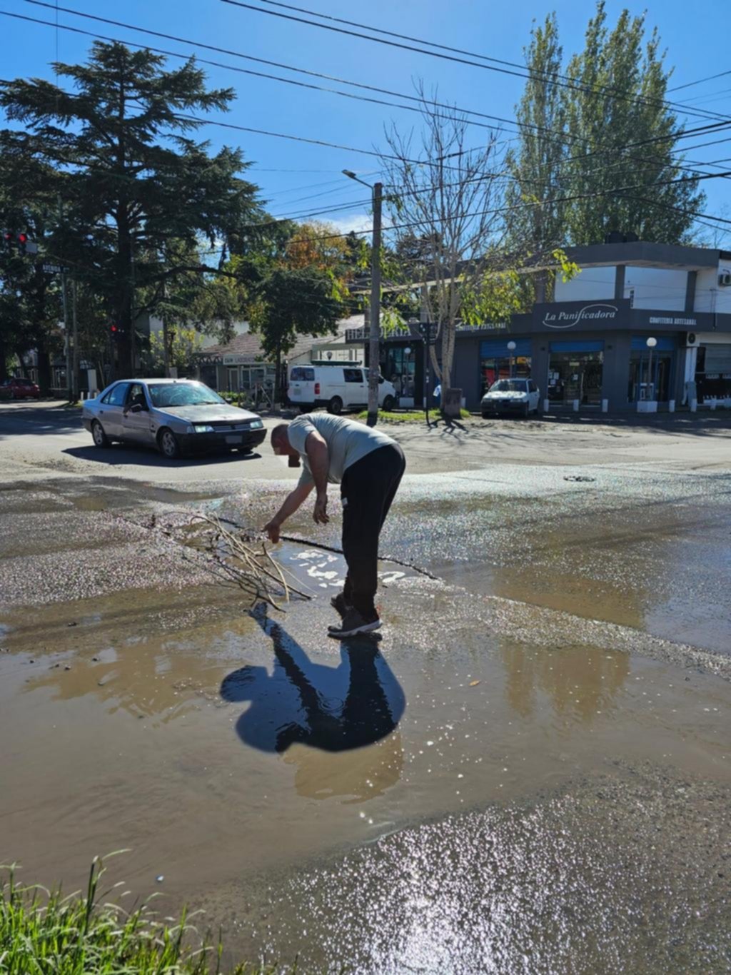 En Arana y Belgrano: un pozo rompe ruedas le hizo perder medio millón