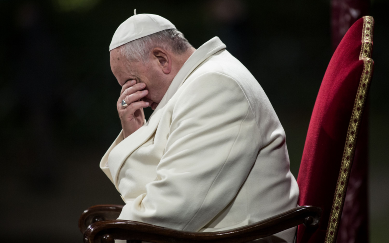 Estafan utilizando la imagen del Papa Francisco: cómo darte cuenta del 'SEO envenenado' y qué aconsejan