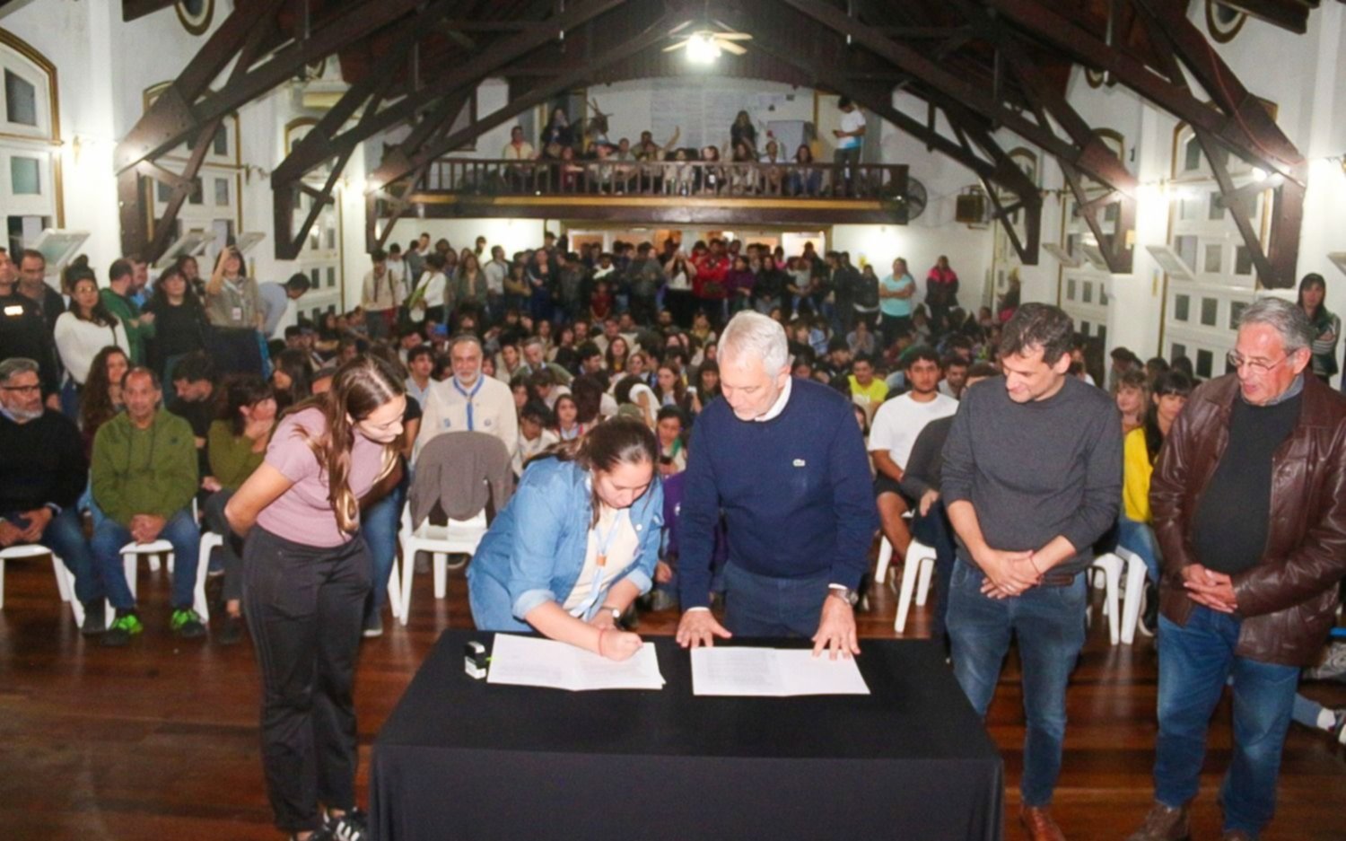 En La Plata, la juventud homenajeó al Papa Francisco con actividades solidarias en escuelas, instituciones y clubes