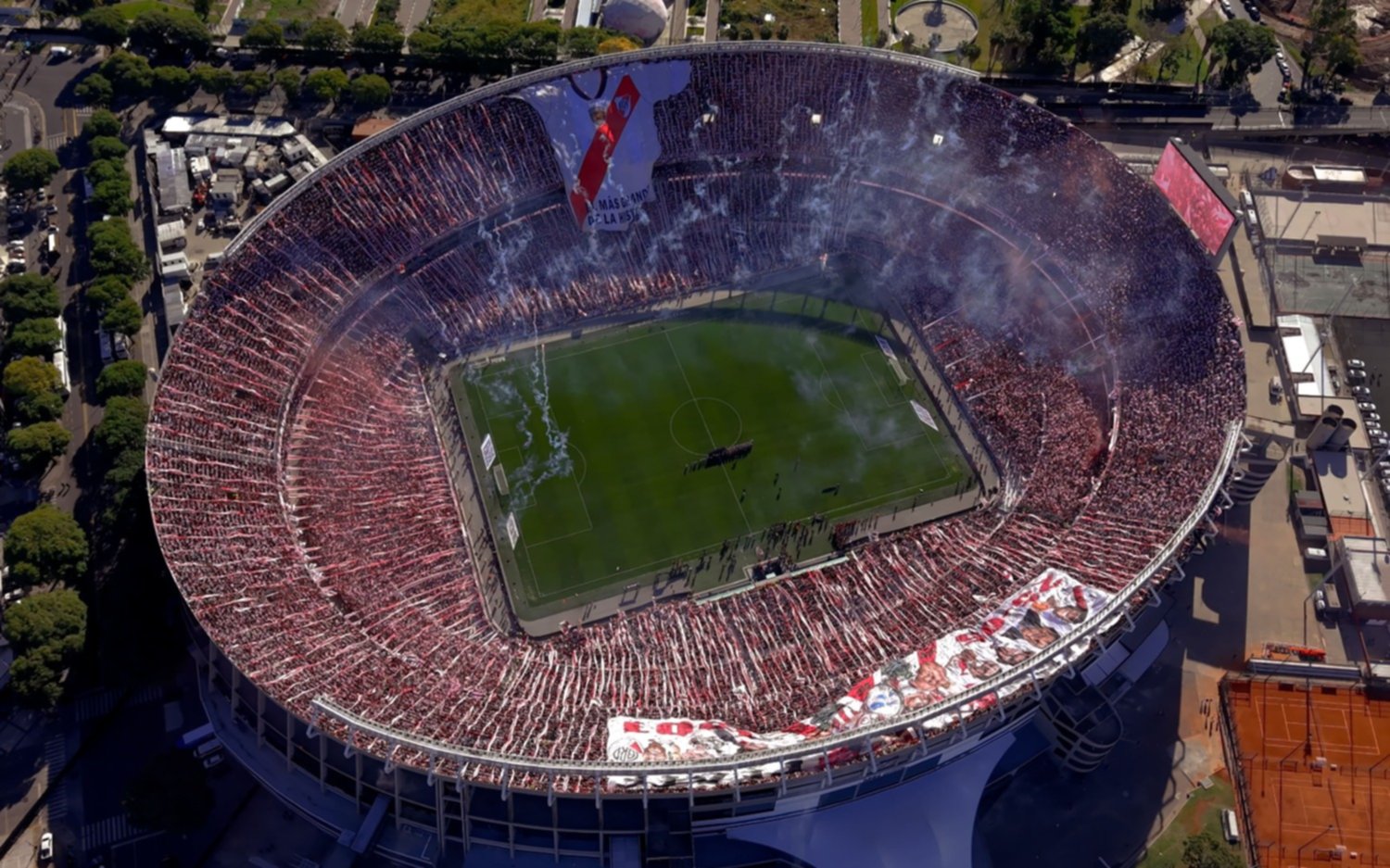 River vs Boca.- VIDEO:  así fue el espectacular recibimiento al Millonario en el Monumental 