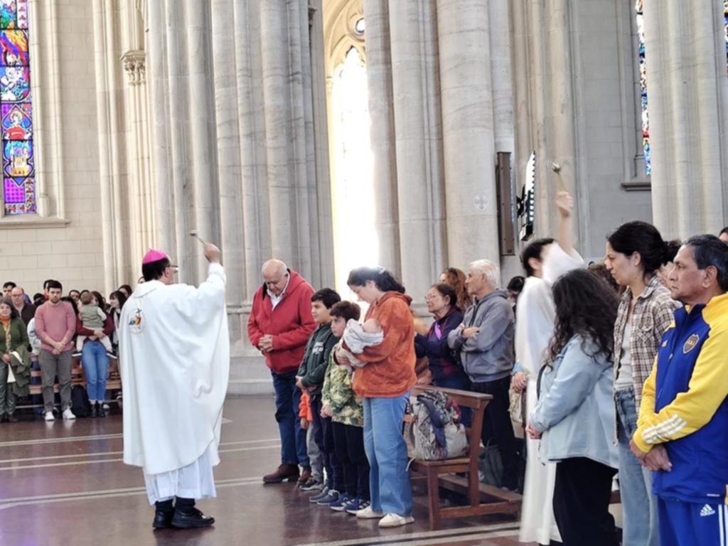 Platenses colmaron la Catedral en la misa por el papa Francisco
