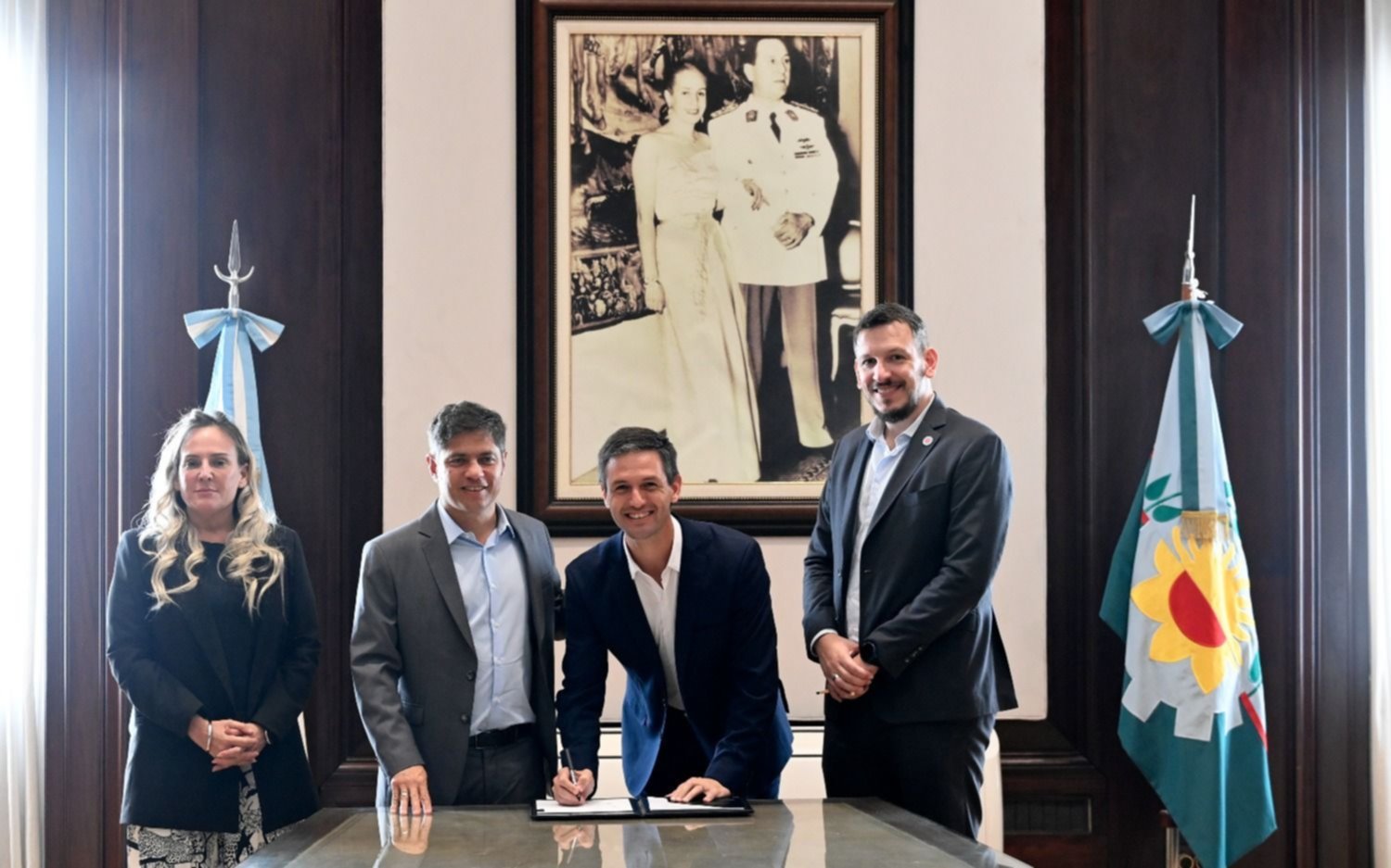 Axel Kicillof y Juan Cuattromo firmaron convenios con municipios para la compra de bienes de capital