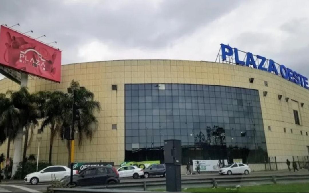 Evacuados y amenaza de bomba en el shopping Plaza Oeste de Morón
