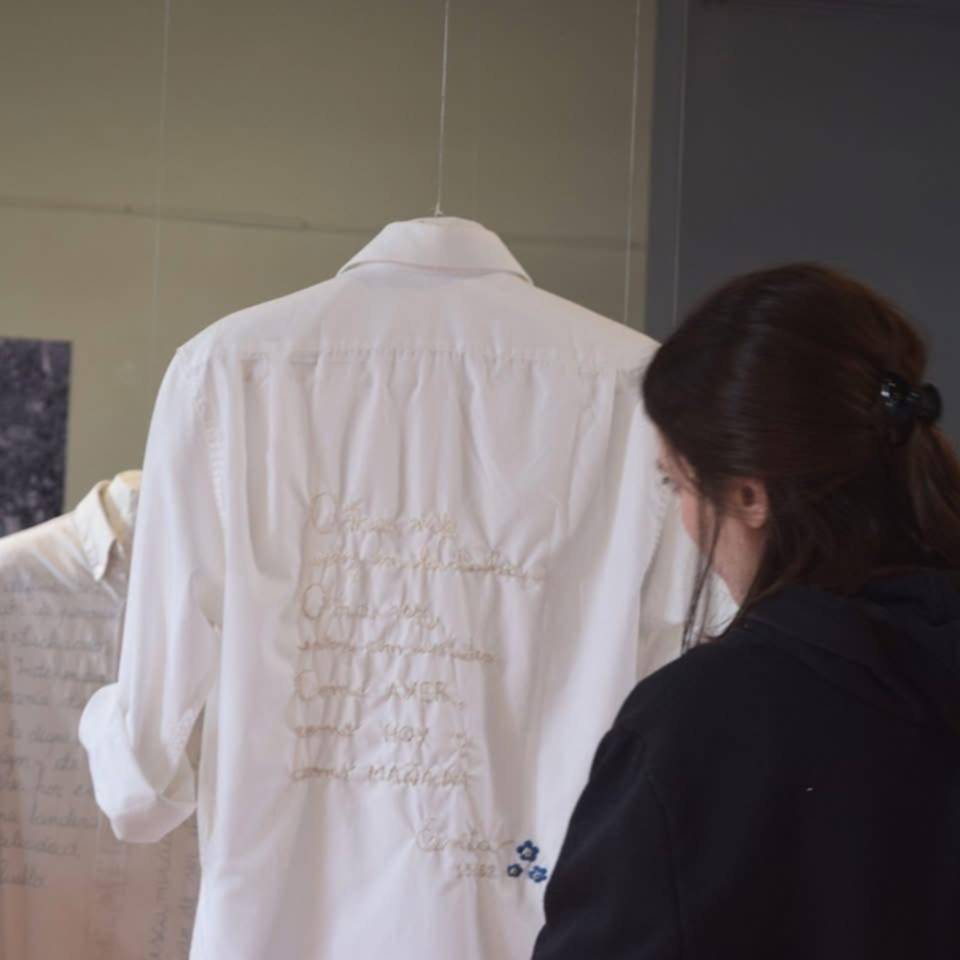 “Descamisados”: en Berisso, abre una muestra textil con frases de Eva Perón