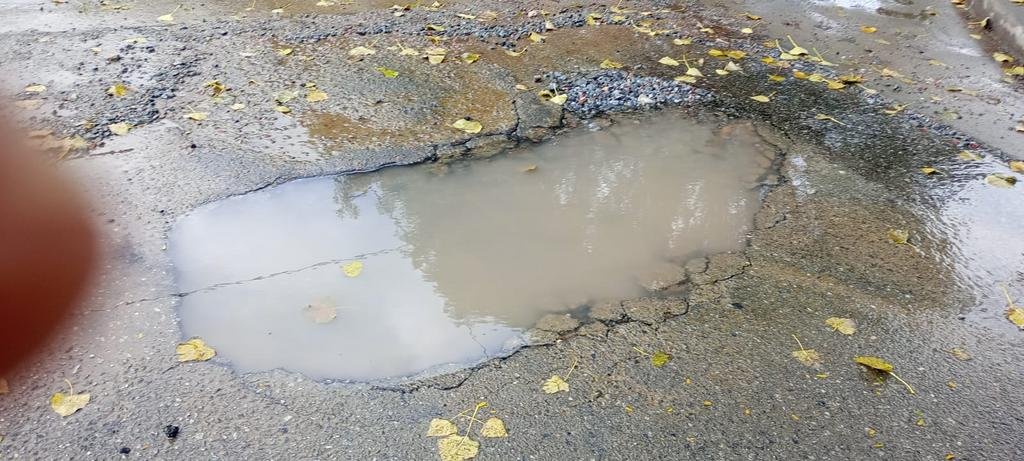 Pozo, pérdida de agua y angustia vecinal en la zona de 2 y 80 bis