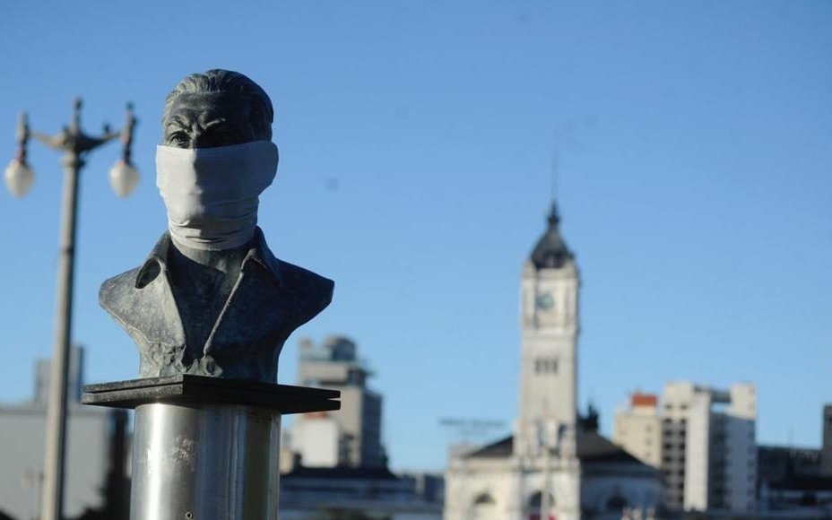 Médico argentino reveló que "sabe quién financió" el COVID y contó qué secuelas quedan