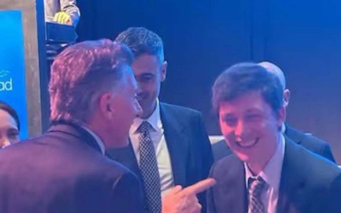 Abrazos y sonrisas entre Macri y Caputo: ¿firmaron la paz?