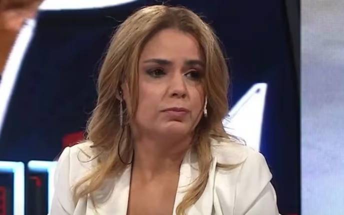 Olor a podrido: Marina Calabró no tiene onda con sus compañeros de Lape Club Social