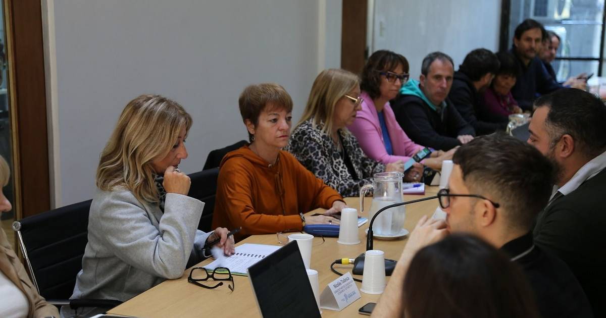 Paritaria bonaerense: estatales y docentes rechazaron la oferta de ...