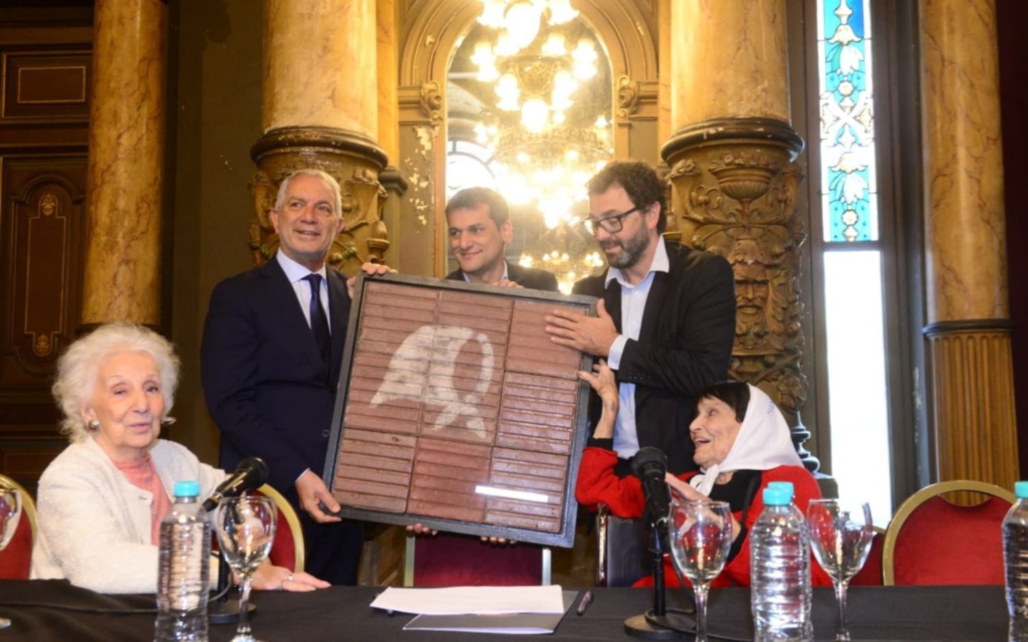 La Plata: homenajearon a Madres de Plaza de Mayo