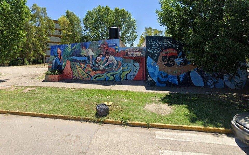 Revuelo en La Plata por un alumno que llevó un arma de juguete a una escuela y le apuntó a un compañero en la cabeza