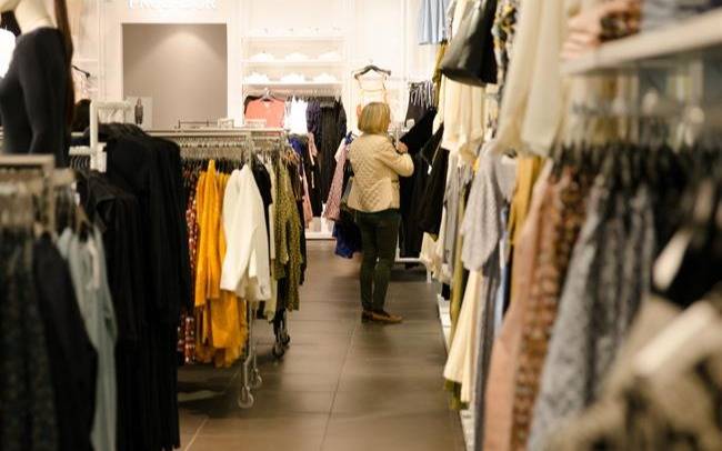 Empleados de comercio: nuevo convenio salarial y ahora el básico supera el millón de pesos